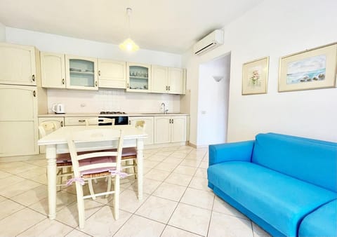 Kitchen or kitchenette, Living room, Dining area, pet friendly, stove