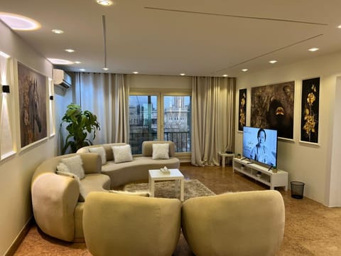 Communal lounge/ TV room, TV and multimedia, Living room, Seating area, Evening entertainment