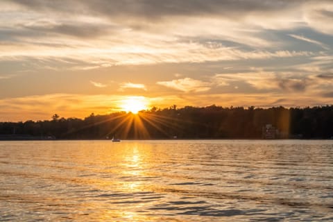 Magnolia - Lakefront, dog friendly, dock slip, hot tub House in Deep Creek Lake