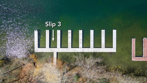 Magnolia - Lakefront, dog friendly, dock slip, hot tub House in Deep Creek Lake