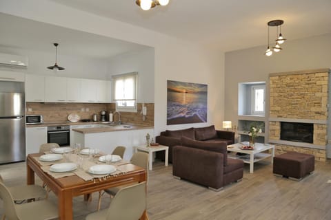 Living room, Dining area, kitchen