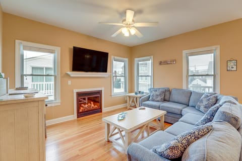 Long Beach Island Townhome with Rooftop Deck and Grill House in North Beach Haven