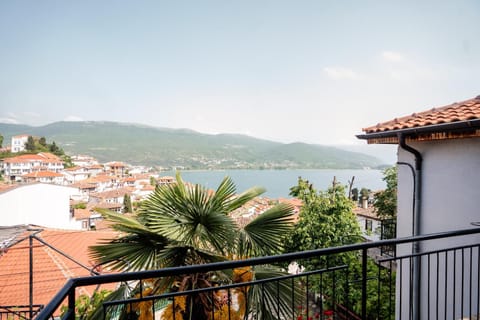 Balcony/Terrace, Lake view