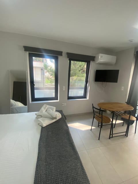 Photo of the whole room, Bedroom