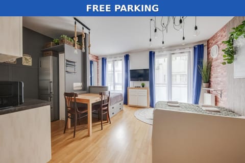 TV and multimedia, Kitchen or kitchenette, Living room, Dining area