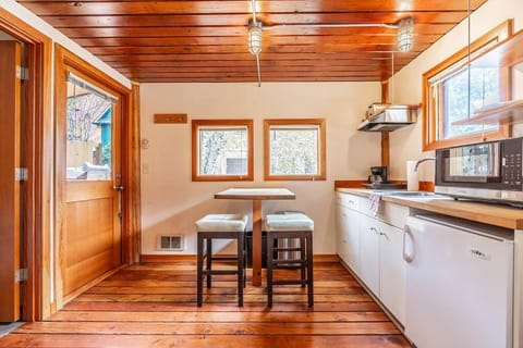 Charming two-level retreat in Capitol Hill - Foxglove Inn House in Capitol Hill