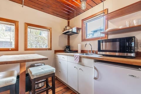 Charming two-level retreat in Capitol Hill - Foxglove Inn House in Capitol Hill