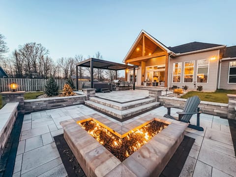 Patio, Day, Natural landscape, Garden, Balcony/Terrace, Seating area, flat iron, sunbed