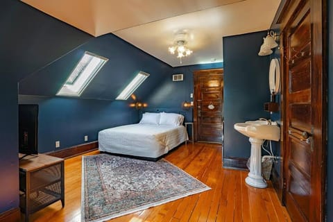 Charming Room in Capitol Hill - Foxglove Inn Rm 8 House in Capitol Hill