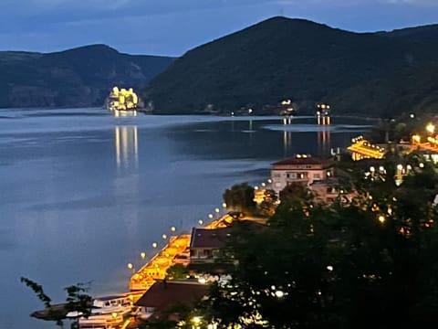 City view, Lake view, Mountain view