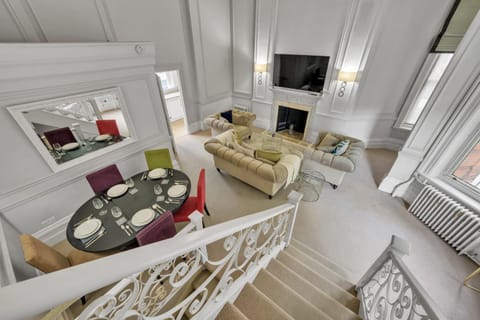 Living room, Photo of the whole room