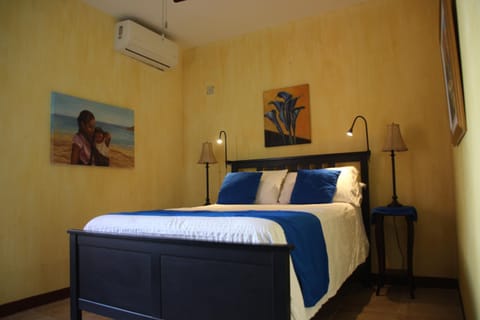 Bed, Photo of the whole room, Bedroom, air conditioner