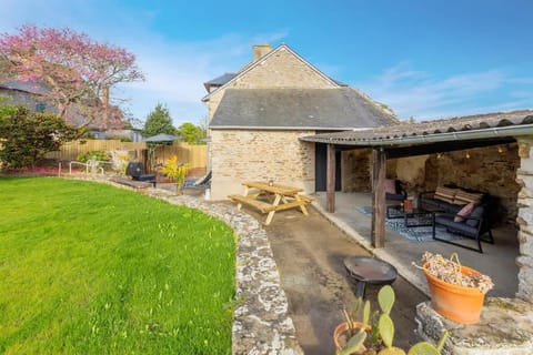 Patio, Garden, Garden view, sunbed
