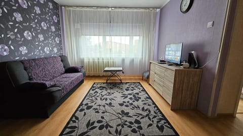 TV and multimedia, Living room, Seating area, hair dresser
