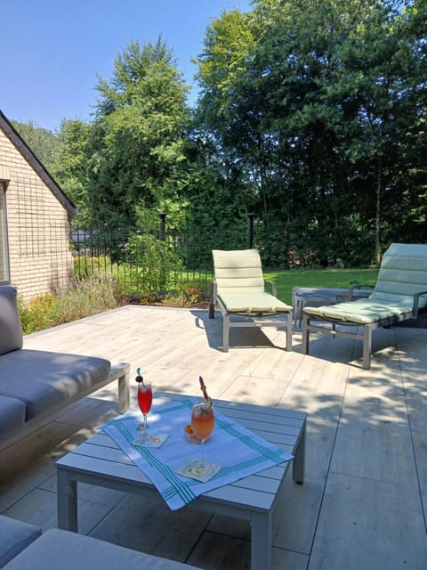 Patio, Garden, sunbed
