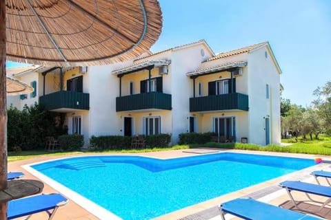 Property building, Patio, Day, Garden, Garden view, Pool view, Swimming pool, sunbed
