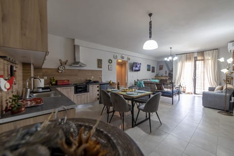Kitchen or kitchenette, Living room, Seating area, Dining area, pet friendly, stove