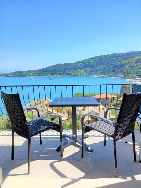 Day, Natural landscape, View (from property/room), Balcony/Terrace, Mountain view, Sea view, furniture