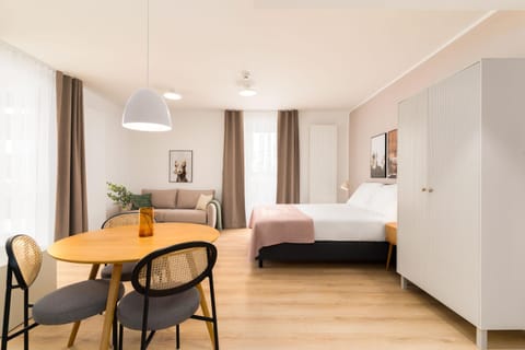 Bed, Photo of the whole room, Seating area