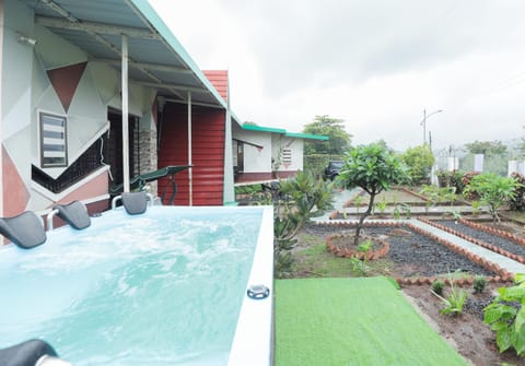 Property building, Hot Tub