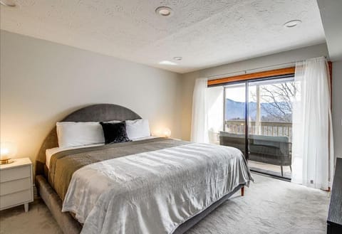 Lux Retro Getaway w/ Ober & Smoky Mtn Views! House in Gatlinburg