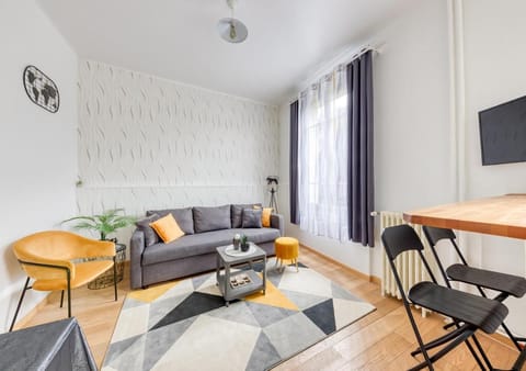 Communal lounge/ TV room, Living room, Seating area