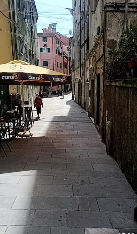 Neighbourhood, Location