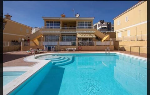 Property building, Pool view, Swimming pool, sunbed