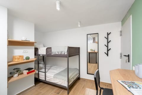 Bed, Kitchen or kitchenette, Photo of the whole room, Dining area, bunk bed