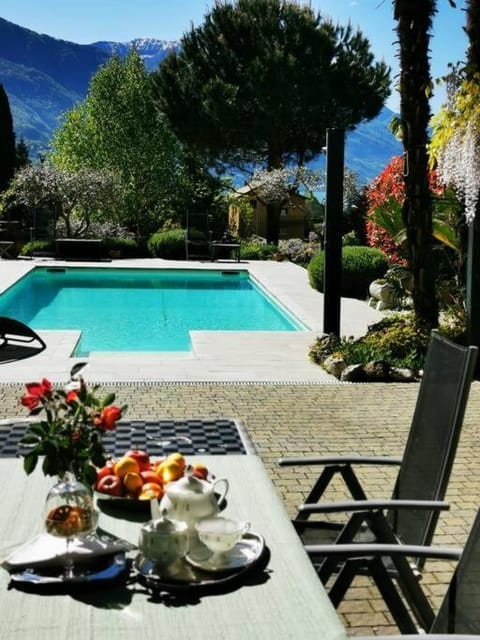 Day, Dining area, Garden view, Mountain view, Pool view, sunbed
