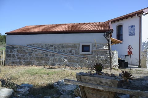 Property building, Facade/entrance, Garden, Balcony/Terrace, Balcony/Terrace