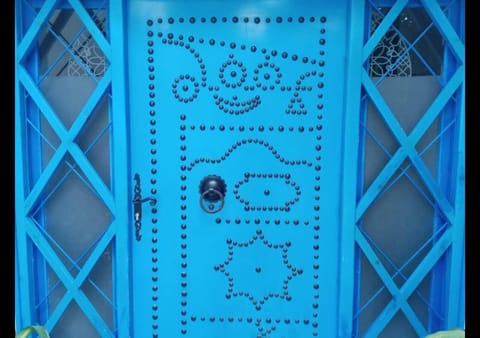 Property building, Facade/entrance, Decorative detail, Decorative detail
