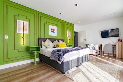 Bed, Photo of the whole room, Bedroom
