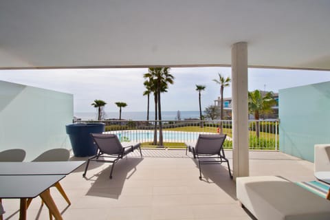Balcony/Terrace, Seating area, Dining area, Sea view, Swimming pool