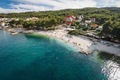 Property building, Beach, Location