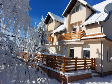 Property building, Winter, Balcony/Terrace
