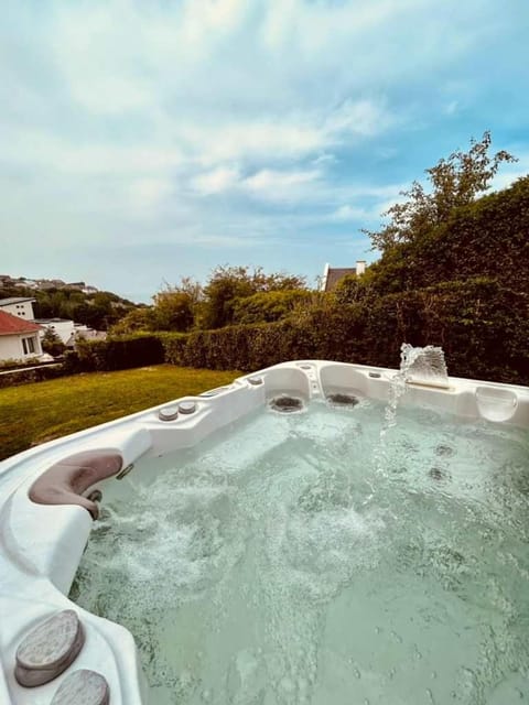 Casa Antoine 15pers : vue mer, 10 min à pied plage House in Granville