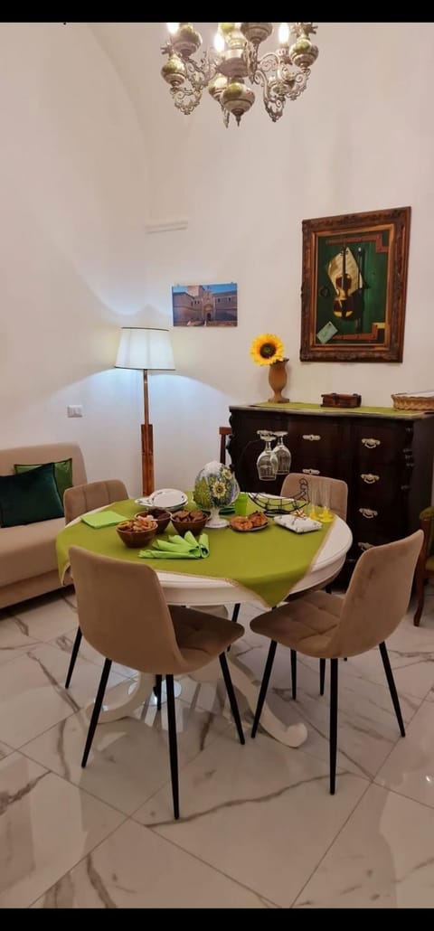 Kitchen or kitchenette, Breakfast, kitchen
