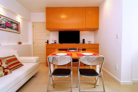 Bed, TV and multimedia, Living room, Seating area, Dining area