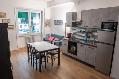 Kitchen or kitchenette, Living room, Seating area, Dining area, minibar, pet friendly, stove