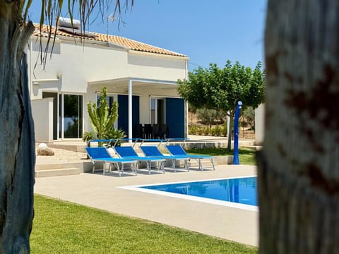 Property building, Patio, Day, Garden, Garden view, Pool view, Swimming pool, sunbed