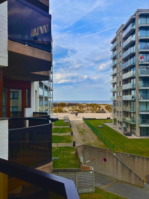 Studio Sia - Lichtrijke studio met balkon met zijzeezicht in hartje de Panne Apartment in De Panne