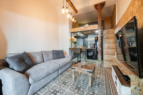 Property building, Communal lounge/ TV room, TV and multimedia, Kitchen or kitchenette, Living room, Seating area