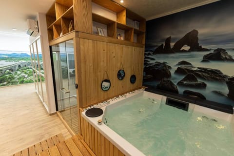 Natural landscape, Hot Tub
