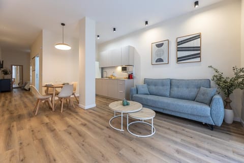 TV and multimedia, Coffee/tea facilities, Kitchen or kitchenette, Living room, stove