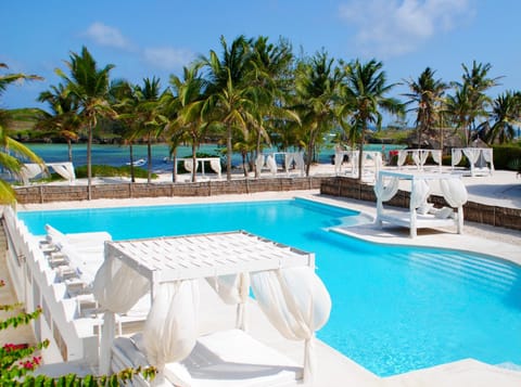 Day, Pool view, Swimming pool, sunbed