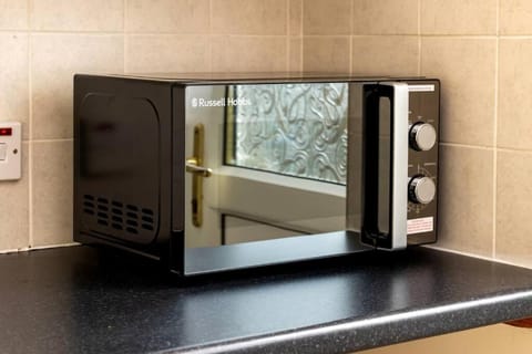 Beautiful House by Station with Private Parking House in Cambridge