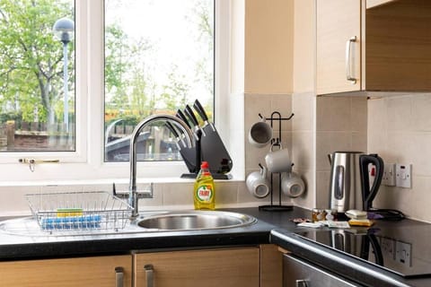 Beautiful House by Station with Private Parking House in Cambridge