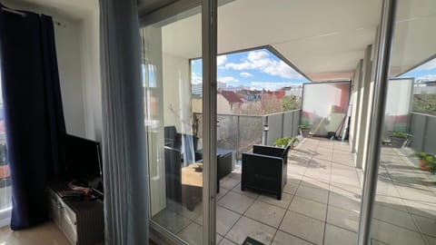 Terrace Apartment with Free Parking, Metro Malakoff, Near Paris Apartment in Montrouge