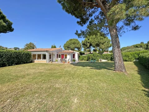 Property building, Spring, Day, Natural landscape, Garden, Garden, Garden view